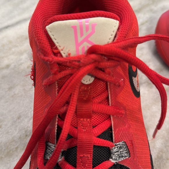 Nike Kyrie Flytrap 6 Basketball Shoes, Size 8.5 - Picture 7 of 14